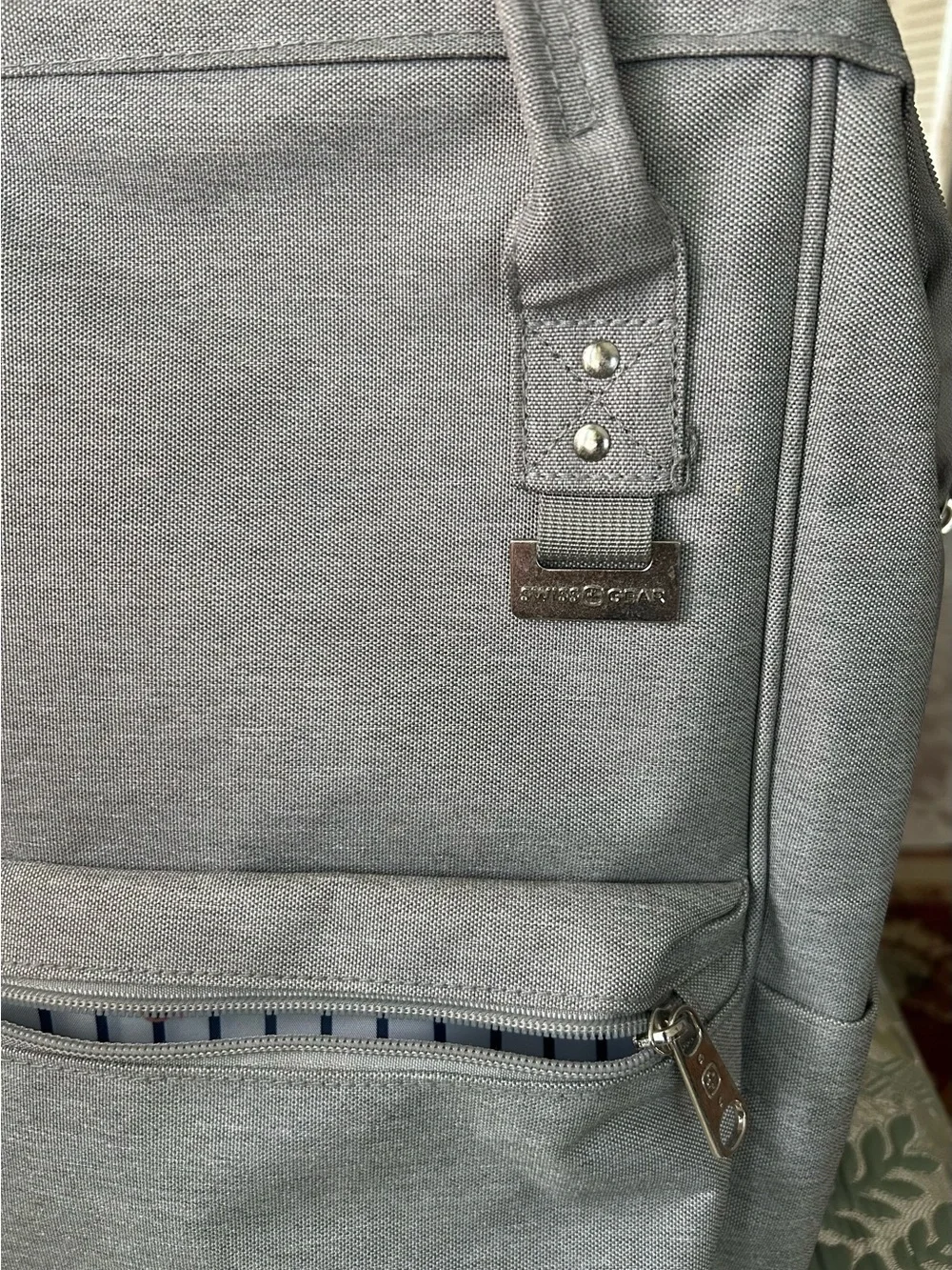 SwissGear 3576 Artz Laptop Backpack in light grey